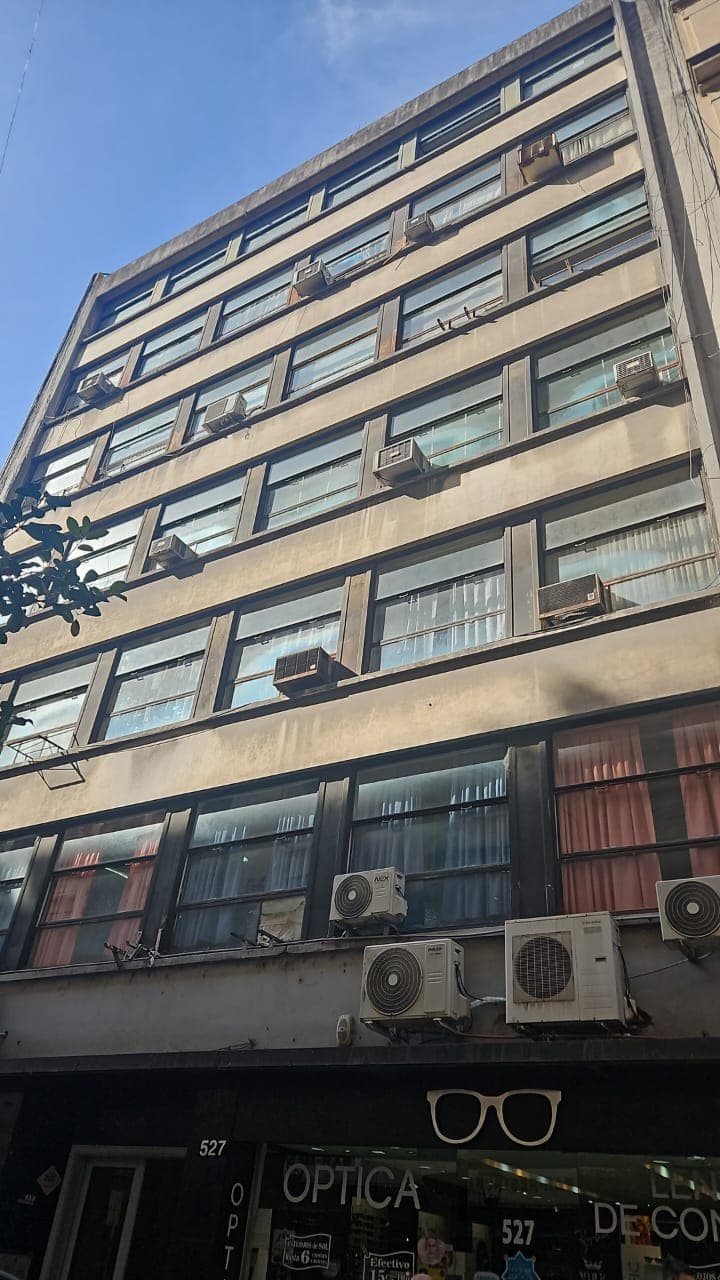 Antes — Pintura en Frente del Edificio